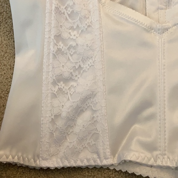 White corset - Picture 6 of 7